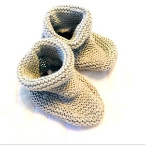 Baby Gap Gray Knit Booties 0-3 months